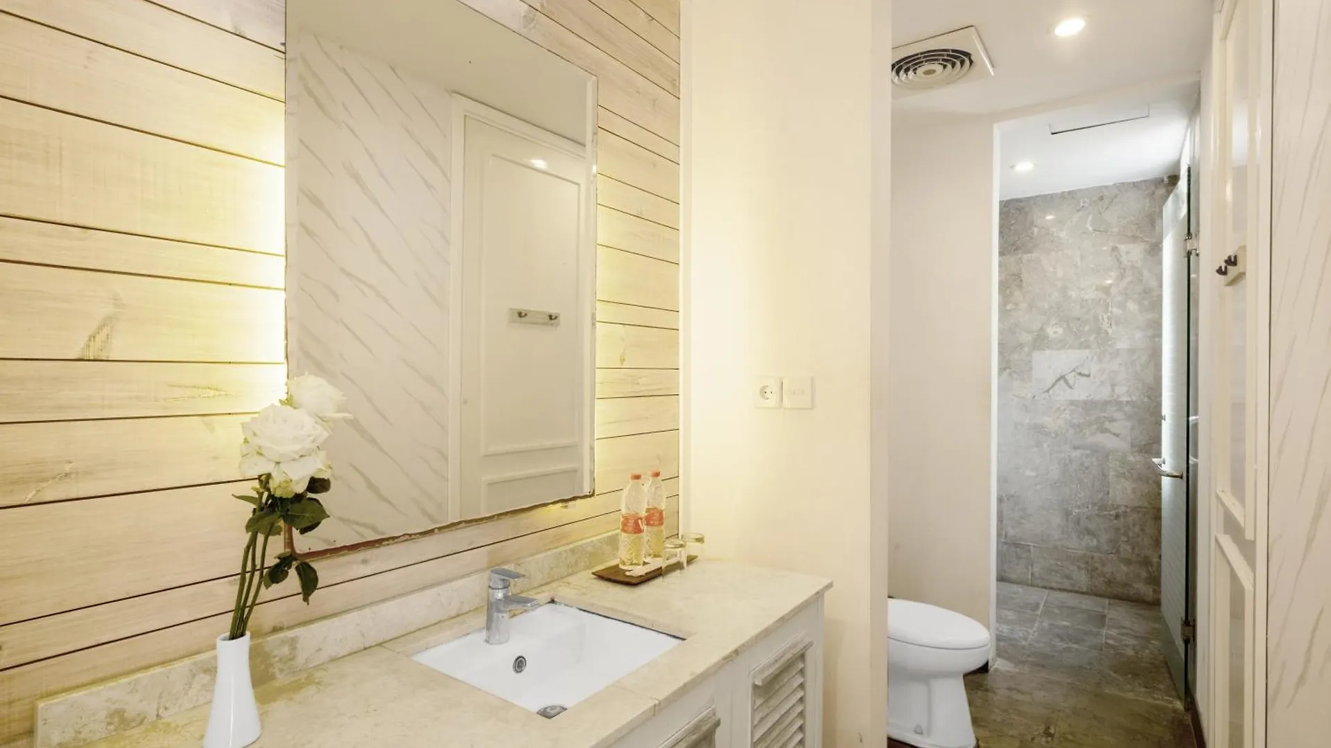 Hotel The Kanjeng Suites Petitenget Seminyak